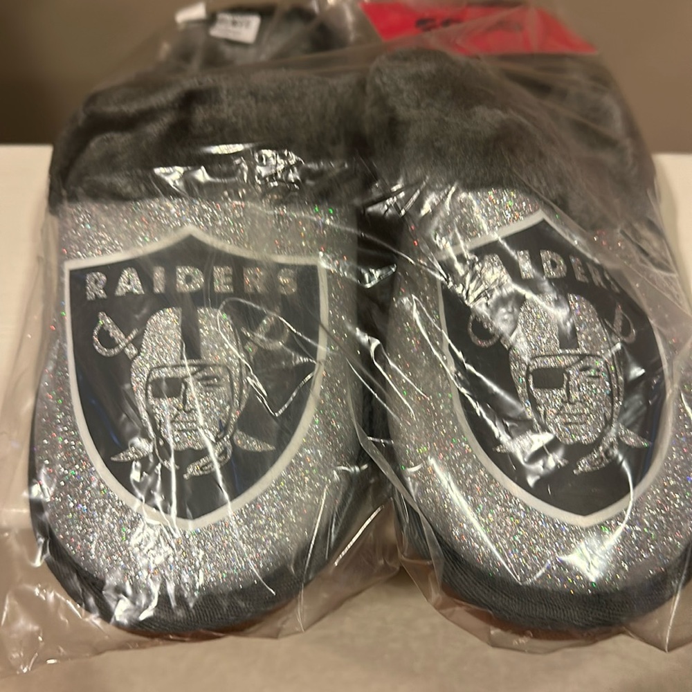 Las Vegas Raiders Womens Glitter Open Back Fur Moccasin Slippers